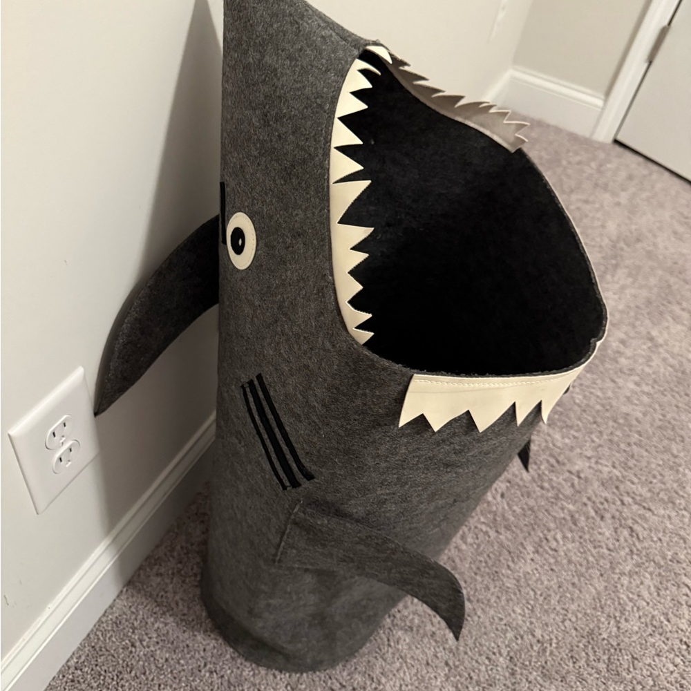 Shark Design Gray Storage Bin by PIKL - Picture 4 of 12